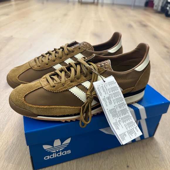 Adidas Strata NEW - Picture 1 of 5
